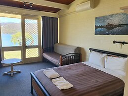 Lake Jindabyne Hotel