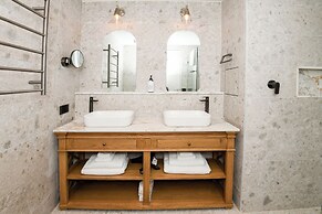 Lake Jindabyne Hotel