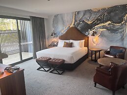 Lake Jindabyne Hotel