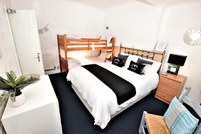 Bridle Lodge Apartments