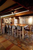 The Crown at Playhatch