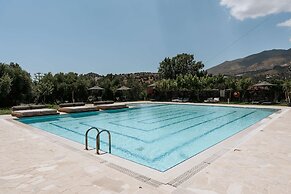 Paralos The Maxine - Adults Only