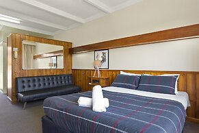 Village Family Motor Inn