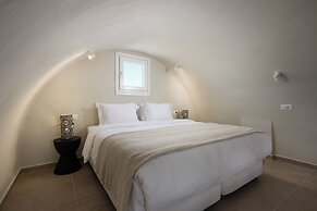 The Noverian Bios Santorini Boutique Hotel