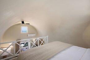 The Noverian Bios Santorini Boutique Hotel