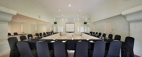 Batavia Hotel and Serviced Apartments