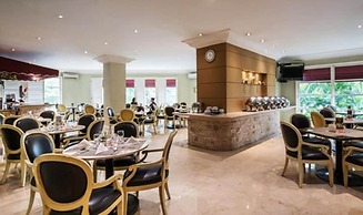 Batavia Hotel and Serviced Apartments