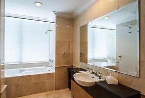 Batavia Hotel and Serviced Apartments