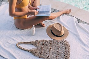 Ocean Sands Beach Boutique Inn - Stay At the Beach