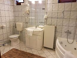 Bajor Panzio Aparthotel Restaurant - Adults Only