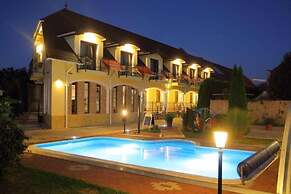 Bajor Panzio Aparthotel Restaurant - Adults Only