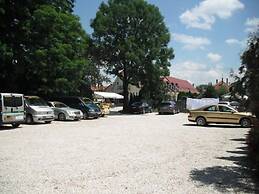 Bajor Panzio Aparthotel Restaurant - Adults Only