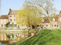 Corse Lawn House Hotel