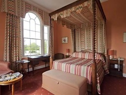 Corse Lawn House Hotel
