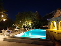 Seven Rock Cave Hotel