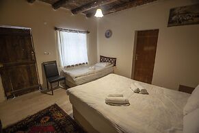 Seven Rock Cave Hotel