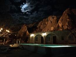 Seven Rock Cave Hotel