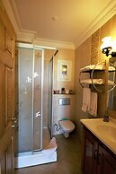 Cundavilla Hotel & Suites