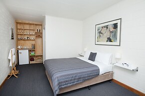 Bruny Island Escapes and Hotel Bruny