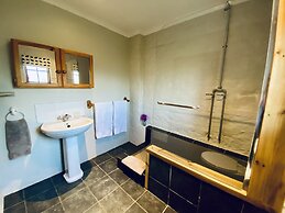 Bella Manga Country Escape