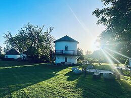 Bella Manga Country Escape