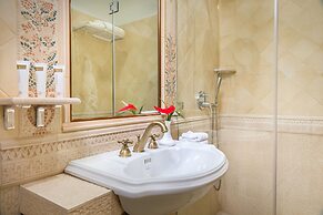 Frederic Koklen Boutique Hotel