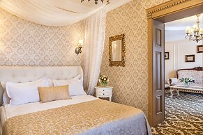 Frederic Koklen Boutique Hotel