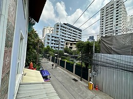Sawasdee Hotel @ Sukhumvit Soi 8