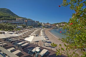 Maestral Resort & Casino