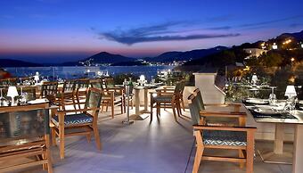 Maestral Resort & Casino