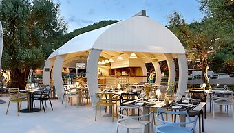 Maestral Resort & Casino