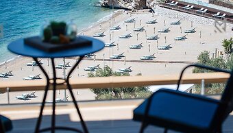 Maestral Resort & Casino