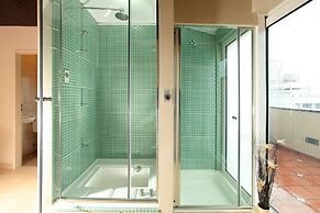 Europlaza Hotel & Suites