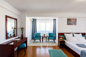 Lira Pacific Aparthotel