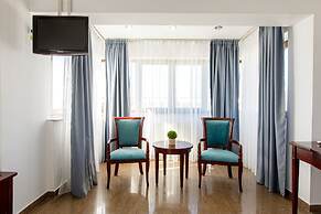 Lira Pacific Aparthotel