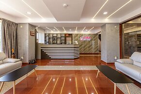 Lira Pacific Aparthotel