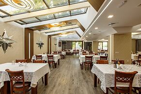 Lira Pacific Aparthotel