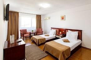 Lira Pacific Aparthotel