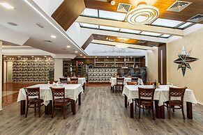 Lira Pacific Aparthotel