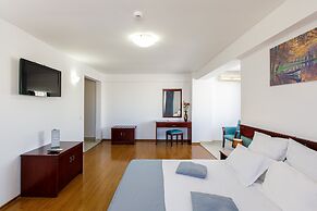 Lira Pacific Aparthotel