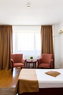 Lira Pacific Aparthotel