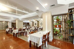 Lira Pacific Aparthotel