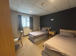 Fitzwilliam Arms Hotel