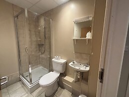 Fitzwilliam Arms Hotel