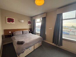 Fitzwilliam Arms Hotel