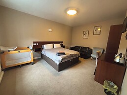 Fitzwilliam Arms Hotel