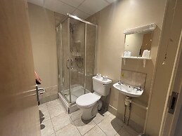 Fitzwilliam Arms Hotel