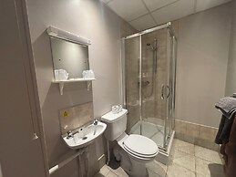 Fitzwilliam Arms Hotel