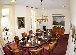 Victoria Hotel