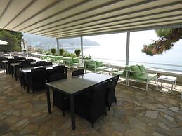 Golden View Beach Hotel